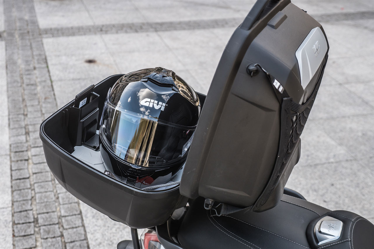 Transporter un casque moto à pied ou en bécane, nos conseils !