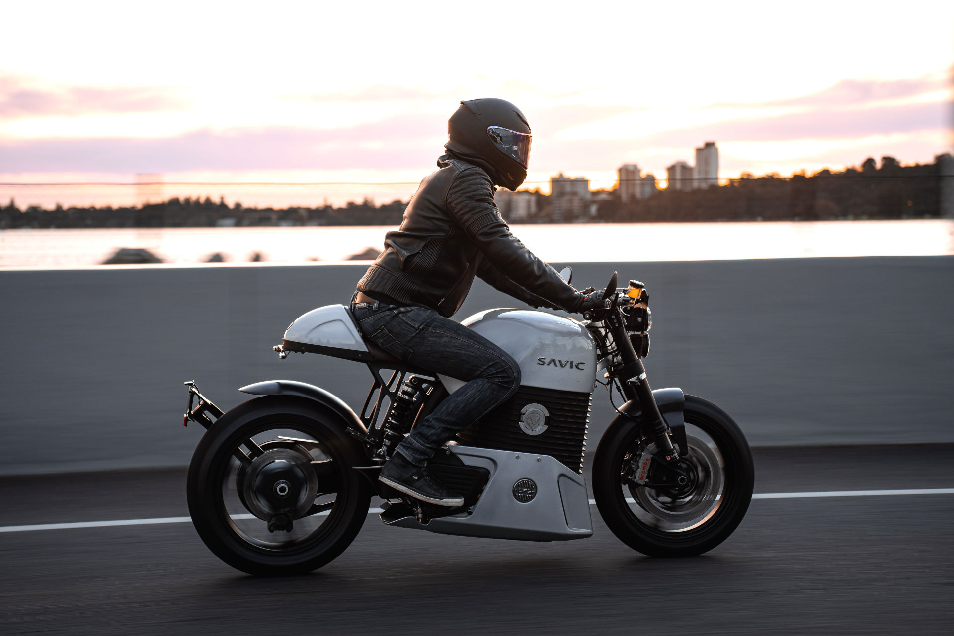 Présentation et Démo de l'Anti pluie casque moto de NanoProtection 